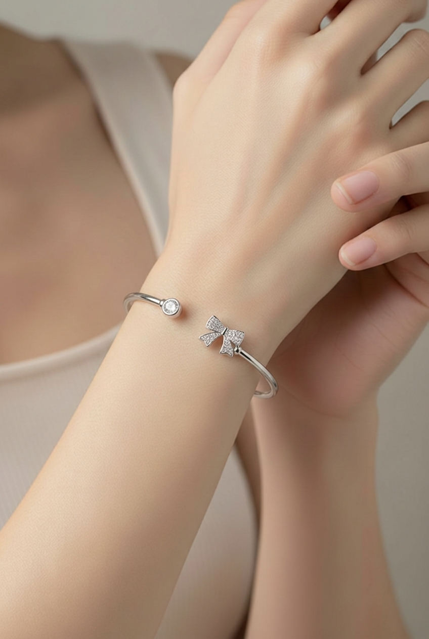 Belle Bow Bangle – Silver
