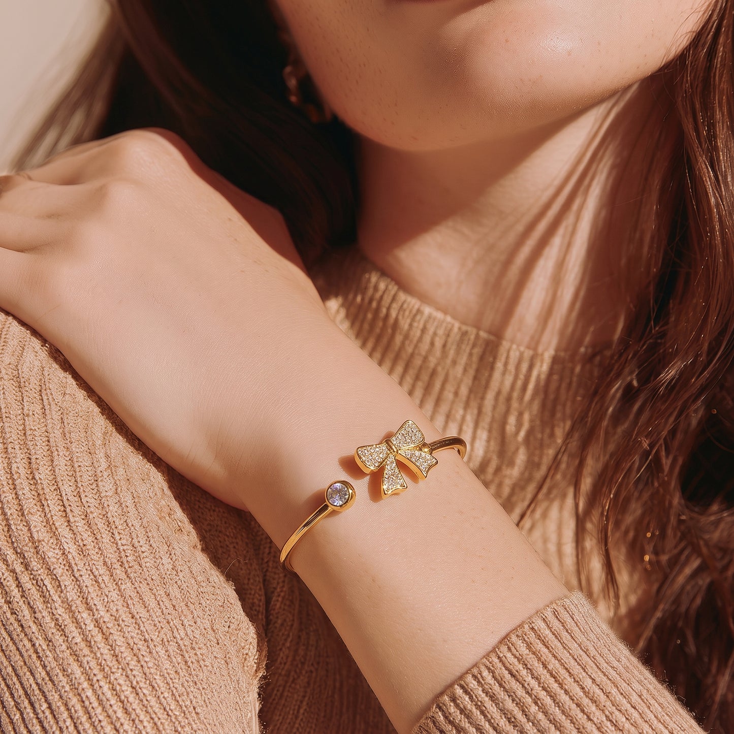 Belle Bow Bangle – Gold