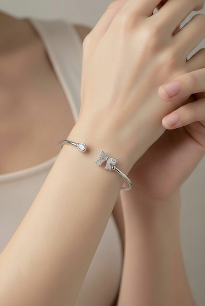 Belle Bow Bangle – Silver