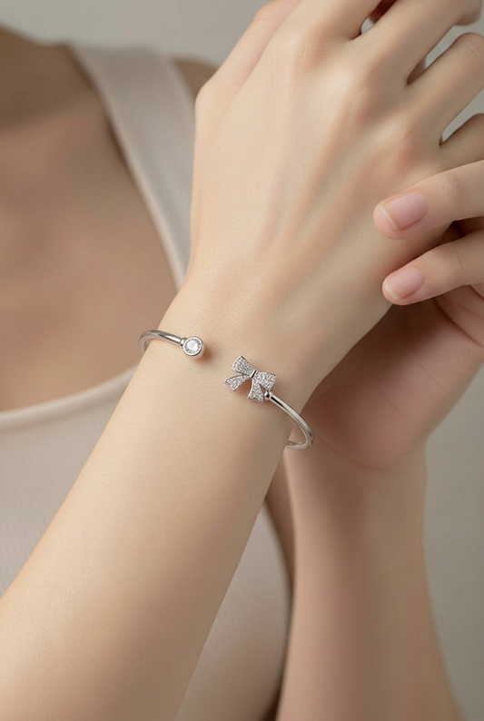 Belle Bow Bangle – Silver